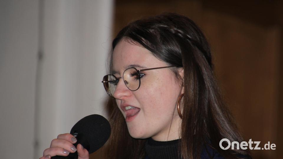 Die 16-jährige Sophie Weber sang das Lied &quot;Wo ich auch stehe&quot;. Bild: kro