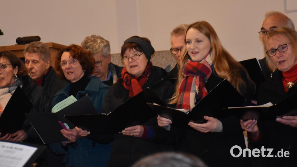 Der Chor sang besinnliche Weisen. Bild: ubb
