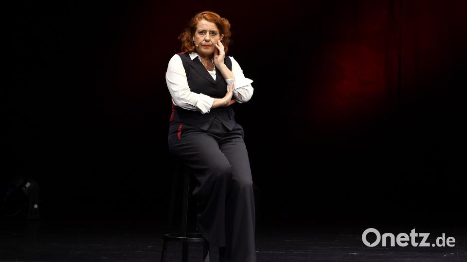 Luise Kinseher begeisterte bei ihrem Auftritt im Stadttheater Amberg das Publikum. Bild: Petra Hartl