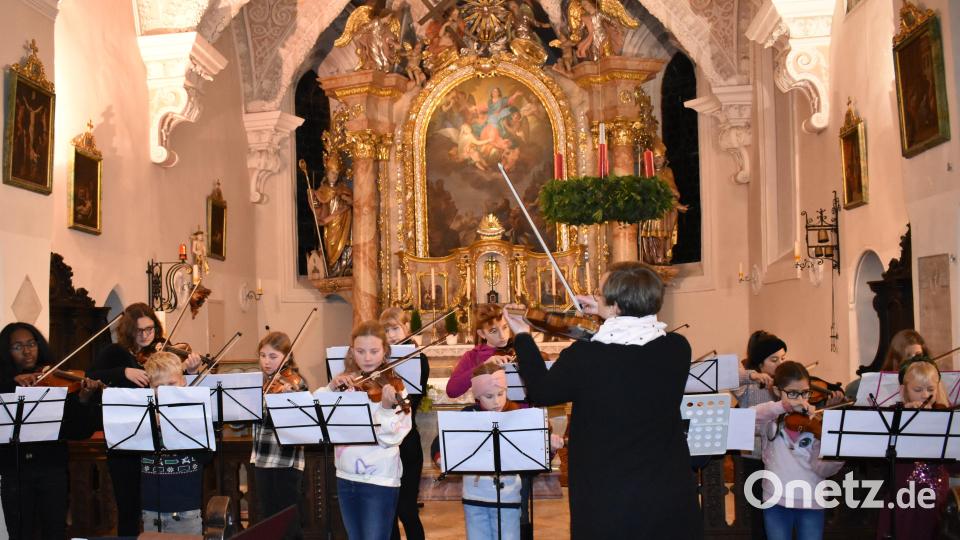 Besinnliche Klänge konnte man eine Weile in der Alten Pfarrkirche hören. Bild: rgr