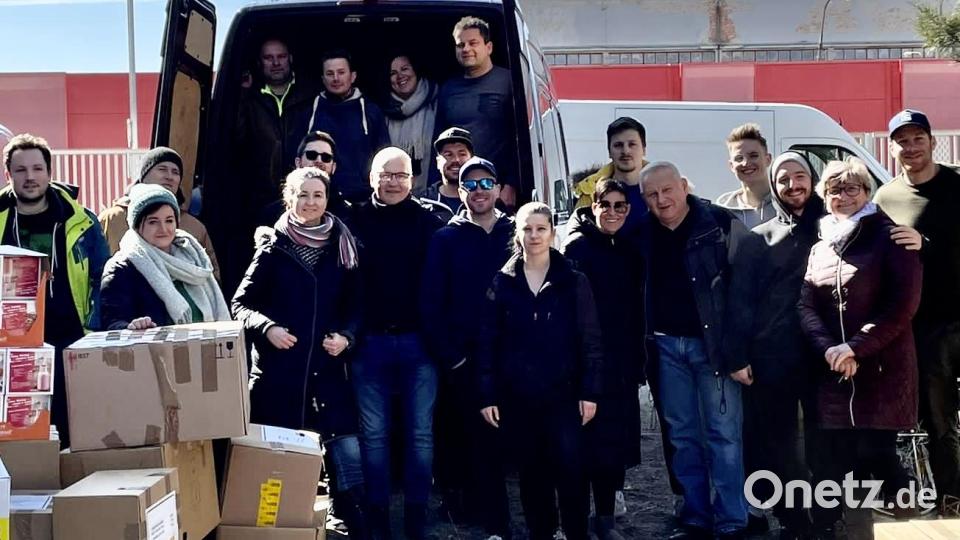 Übergabe Hilfsgüter OTH-Konvoi an zivile Hilfsorganisation in Michalovce. Bild: IGZ/exb