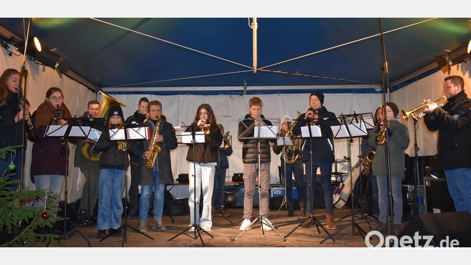 Die Bläser der Musikschule Vierstädtedreieck sorgten für den musikalischen Rahmen. Bild: rgr