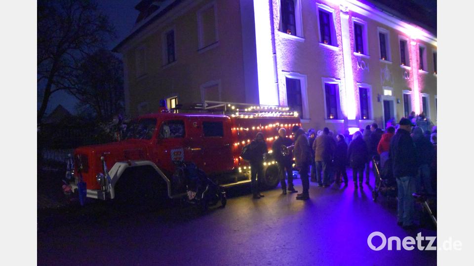 Eschawecker Christkindlmarkt - Feuerwehrauto der Historischen Feuerwehr Bild: wrm