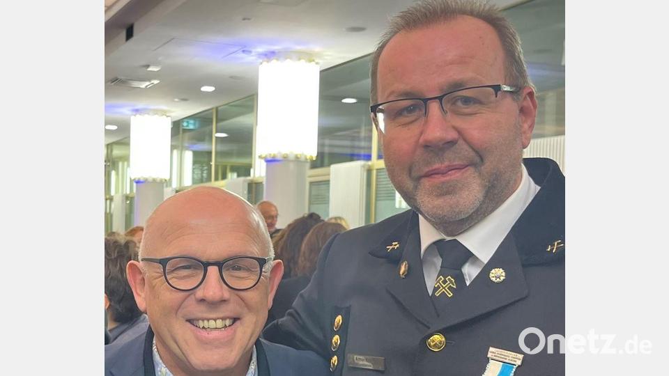 Armin Kraus mit Jürgen Kirner (links). Bild: ksa