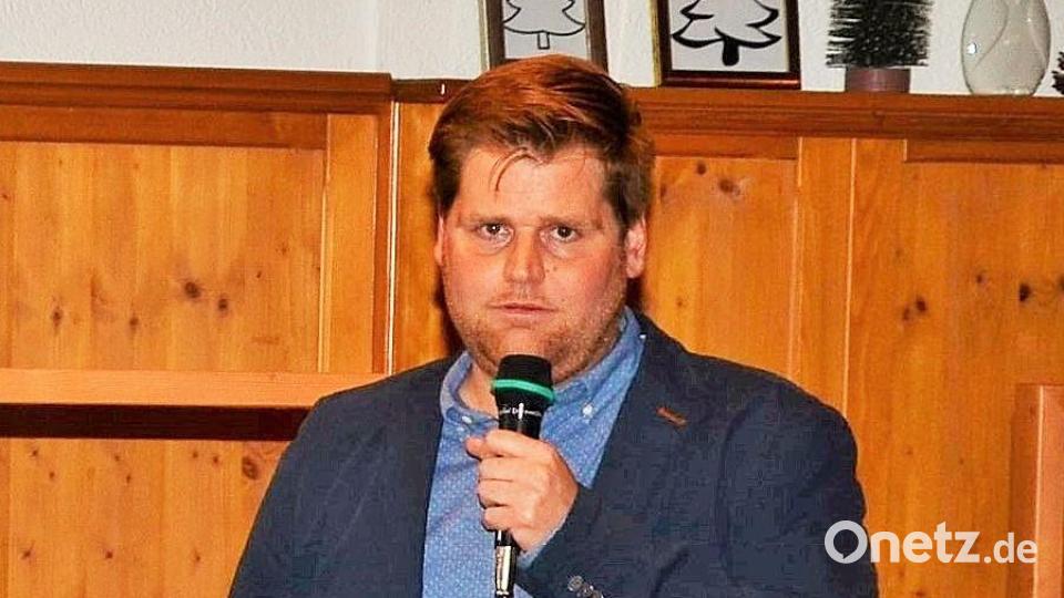 Stefan Haise von Ziegler Global erläuterte den Waldbauern die Logistik der Holzabfuhr und Verarbeitung Bild: ker