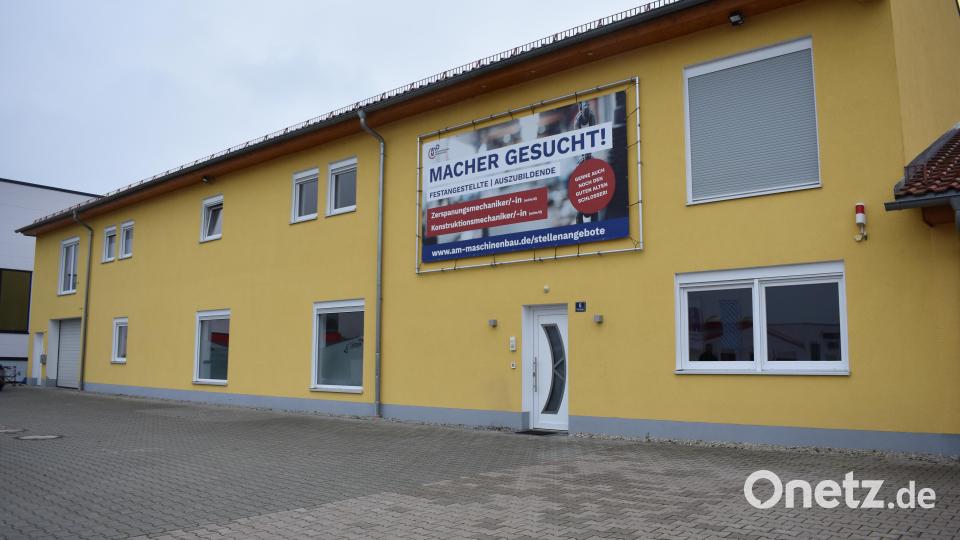 Der Kunst- und Kulturverein Erbendorf hat begonnen, den ehemaligen Verkaufsraum der Druckerei Greitzke zum Vereinsheim umzugestalten. Bild: lue