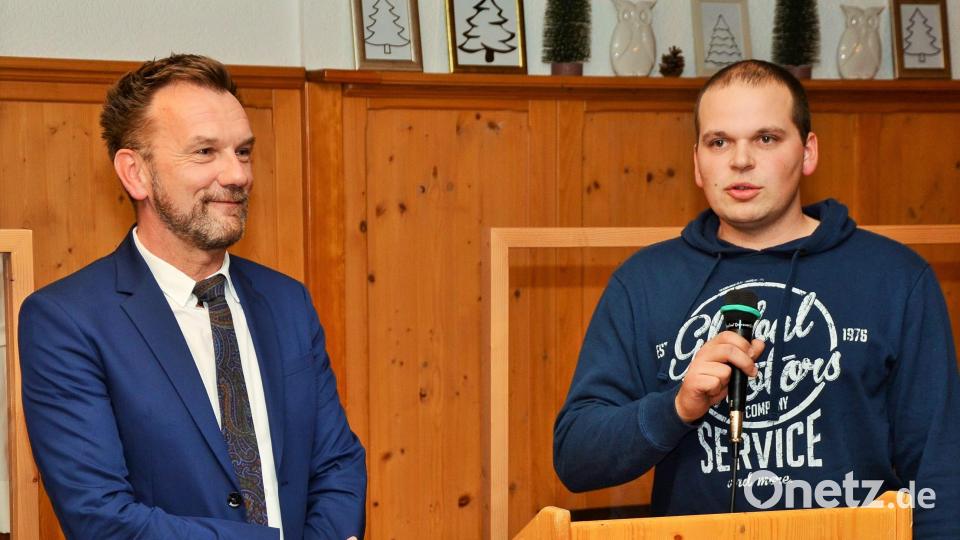WBV-Vorsitzender Robert Pirner (links) freute sich, dass der neue Betreuer des Maschinenstandorts, Matthias Kohl (rechts), sich auch als Beisitzer zu Wahl stellte. Bild: ker