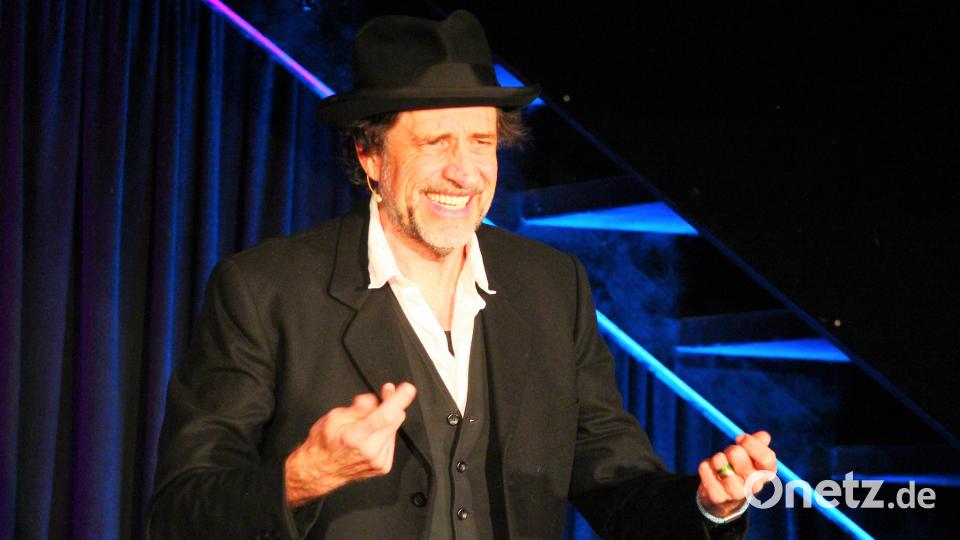 Als "Johannes Staller" Kult, aber auch solo ist Helmfried von Lüttichau nicht zu verachten Bild: stg