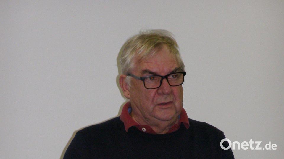 Notarzt Dr. Wolfgang Fortelny bei seinem Vortrag am Montag im Stadtrat Waldsassen. Bild: pz