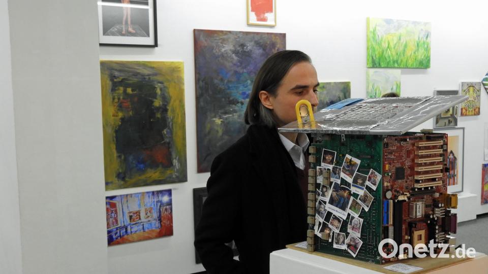 Bei der ersten gemeinsamen Mitgliederausstellung der drei kunstschaffenden Vereine in Weiden dreht sich alles um das Thema Haus. Bild: Winkler