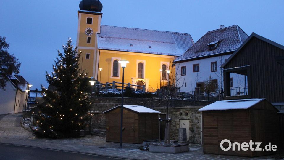 Rund um den neugestalteten Marktplatz steht am Wochenende der "Winterzauber" in Ebnath auf dem Programm. Bild: soj