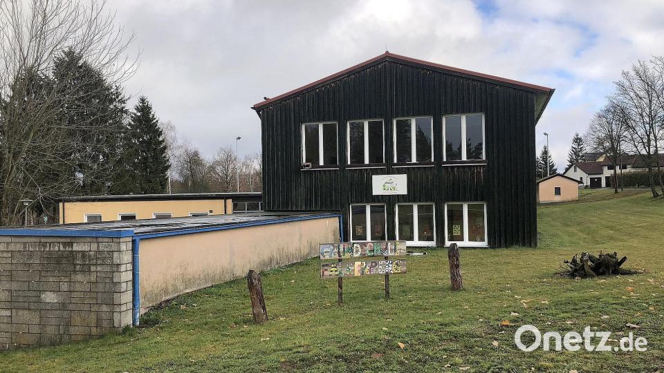 Neue Möbel für die Grundschüler in Falkenberg