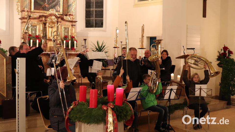 Mit dem Bläsergruß zum Abschluss des Konzerts zeigten die Musiker, dass sie nicht für den wohlverdienten Beifall spielen, sondern zur Ehre Gottes. Bild: cog