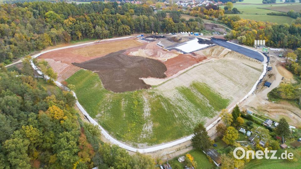 Nach Abschluss der Sanierung der früheren Deponie „Erzhülle“ soll dort eine Photovoltaikanlage entstehen – eine Bürgerbeteiligung wäre dort möglich. Bild: Thilo Hierstetter