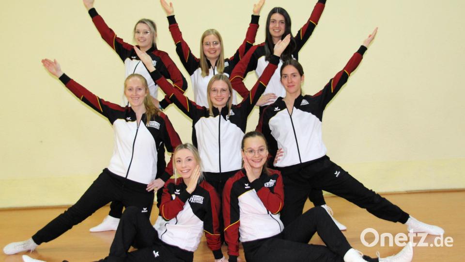 Die Gardemädchen des Faschingskomitee Schmidmühlen freuen sich auf den Fasching. Bild: bjo