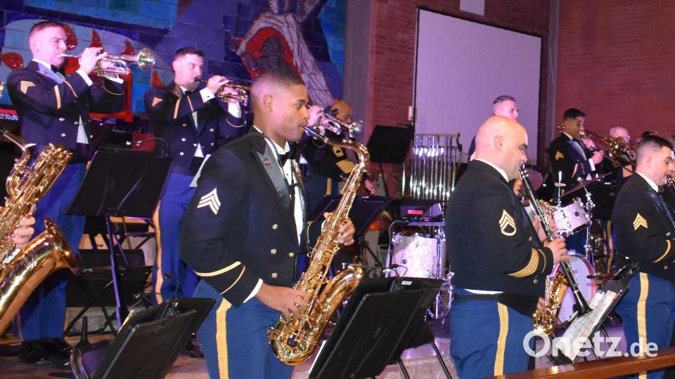 Weihnachtskonzert der USAREUR-Band mit Chorus in der Friedenskirche Bild: rgr