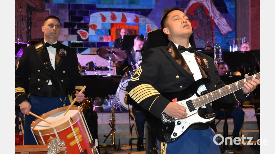 Energiegeladen präsentierten die Musiker &quot;The little Drummerboy&quot;. Bild: rgr