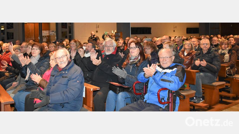 Das Puplikum applaudierte begeistert Bild: rgr