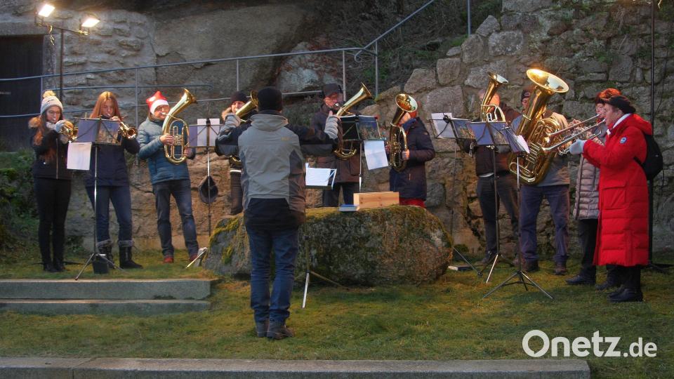 Am Samstag war der Posaunenchor aus Plößberg zu Gast. Am darauffolgenden Sonntag gastierte der Posaunenchor aus Tirschenreuth an der Freilichtbühne am Fuß der Burg Falkenberg. Bild: wro
