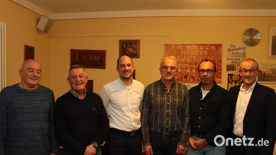 Der Vorstand (von links): Dritter Bürgermeister Gerhard Schnabel, Ehrenvorsitzender Paul Färber, Vorsitzender Jochen Lehr, Schriftführer Adalbert Obermeier, Kassier Roland Held und Erster Bürgermeister Erwin Geitner. Bild: mrr