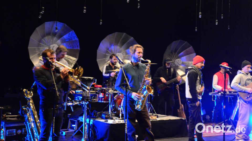 "Jam Jam Jamaram" spielen beim "Lighthouse-Festival" im ehemaligen Ring-Kino. Bild: Kunz