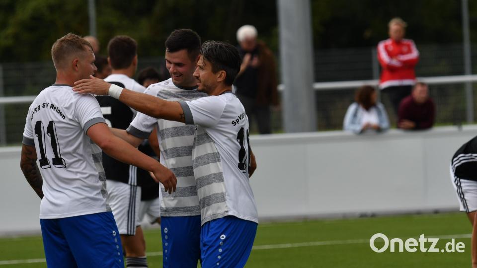 Michael Riester (rechts) hört als Teil des Trainer-Duos beim Bezirksligisten SpVgg SV Weiden II am Saisonende auf. Bild: Dagmar Nachtigall/exb