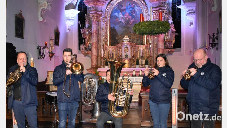 Ein schwungvolles Adventskonzert intonierten &quot;Harmonic Brass&quot; aus München in der Mariä-Himmelfahrtskirche Bild: rgr