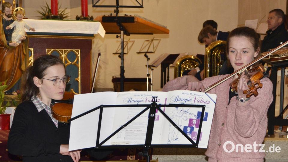 Salome und Esther Bernreuther im Duett Bild: zch