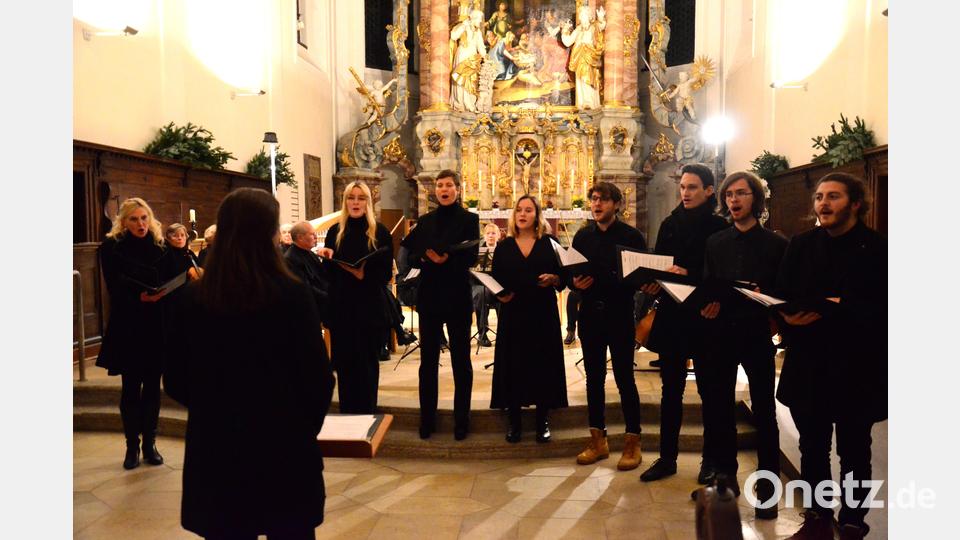 Der OTH-Chor singt &quot;Children, go tell it&quot;. Bild: Kunz