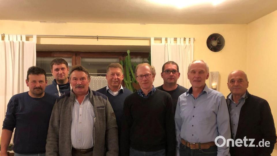 Die Verantwortlichen bei der Forstbetriebsgemeinschaft Kemnath sind Stefan Koschta, Josef Stock, Oskar Kastner, Walter Ehlich (Geschäftsführer), Franz Griener (vorne von links), Wolfgang Müller, Josef Hösl und Mattias Griener (hinten von links). Bild: FBG Kemnath/exb