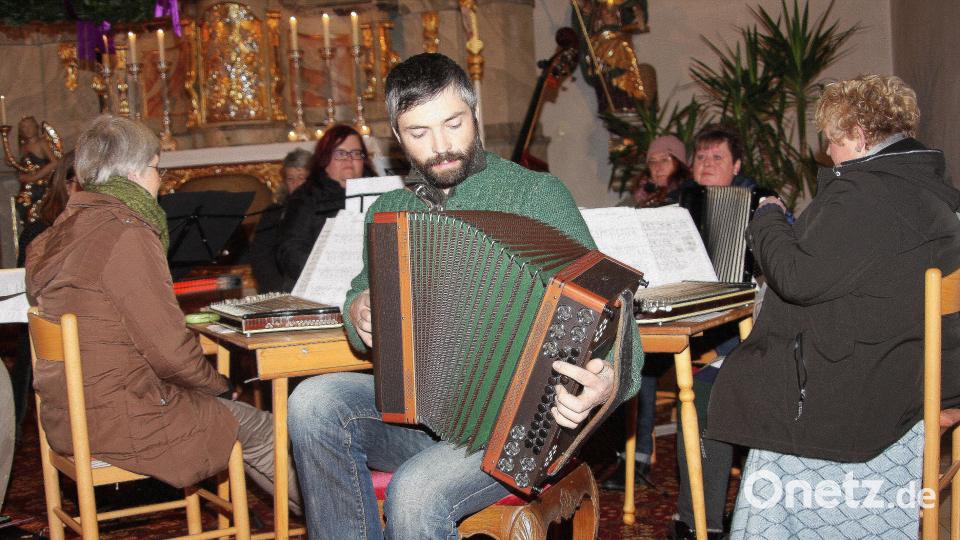 Johannes Dötterl-Franz spielte mit seiner Steirische Harmonika auf. Bild: wro