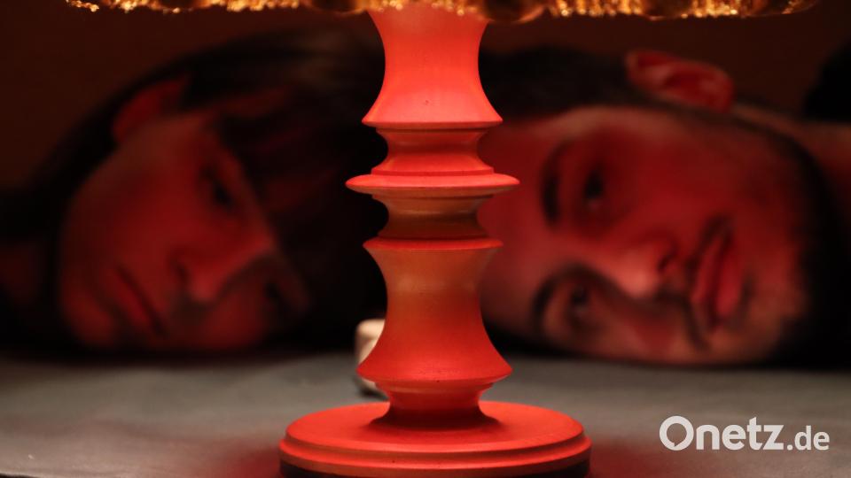 Lisamarie Berger und Nils Dirscherl als Nancy Spungen und Sid Vicious . Bild: Maria Oberleitner/exb