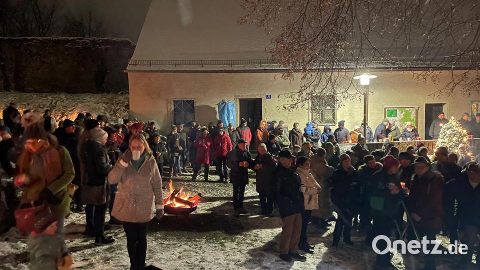 Die Burgweihnacht der &quot;Neuhauser Boum&quot; kommt bestens an. Bild: Franziska Schwamberger/Florian Dagner/exb