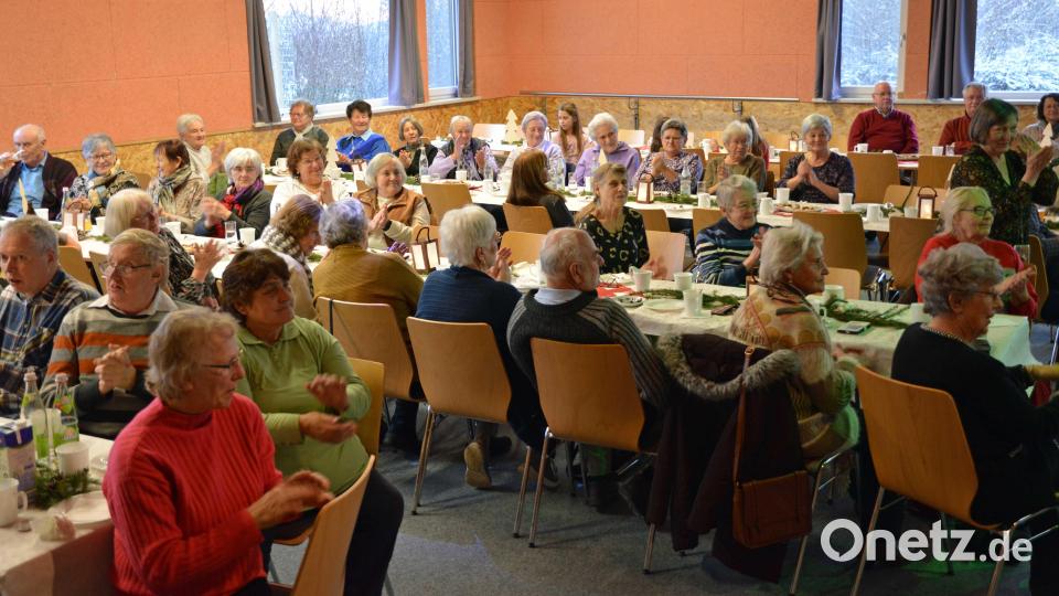 Die Besucher sparten nicht mit Applaus für das ansprechende Programm. Bild: Michael Welnhofer/exb