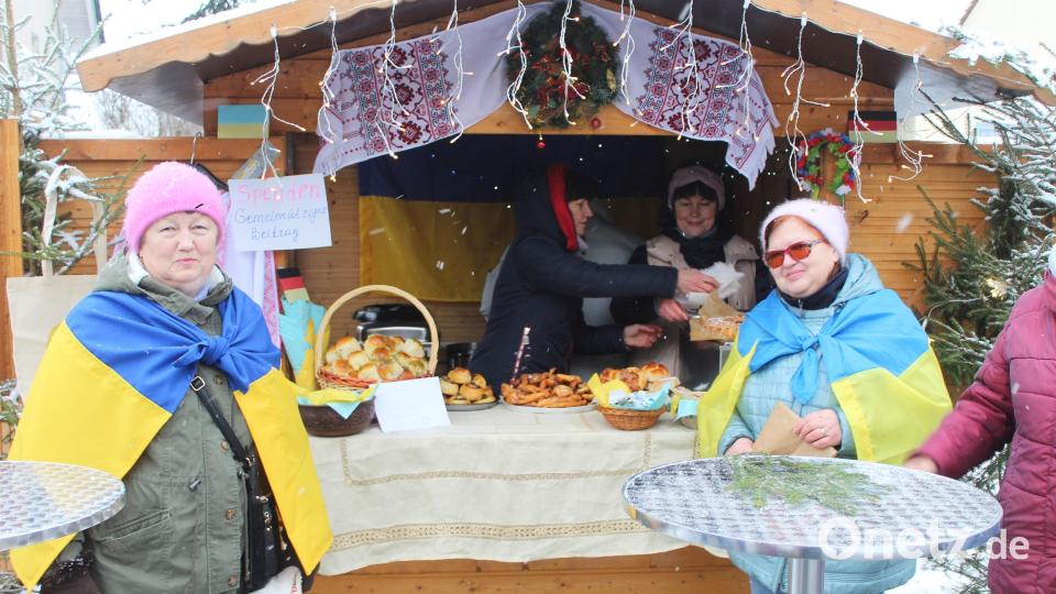 Ukrainische Familien, die zurzeit in Ebnath leben, boten kulinarische Spezialitäten aus ihrer Heimat an. Bild: soj