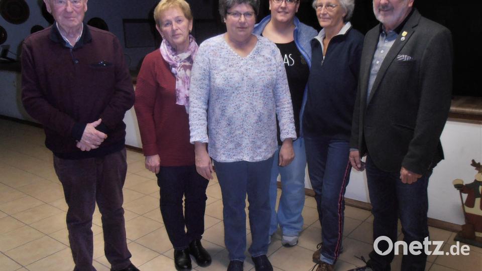 Der Vorstand (von rechts): Rudolf Pittroff , Erika Fleischmann , Miriam Kollinger, Andrea Hierreth, Lisa Münch und Werner Huber. Nicht anwesend war Stephan Eagan. Bild: Rudolf Pittroff/exb