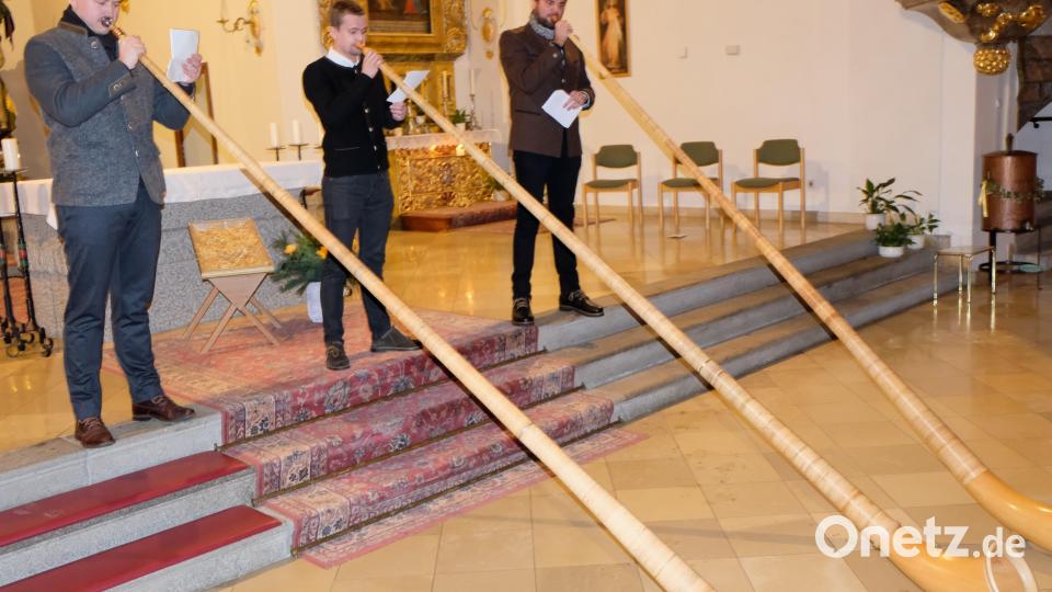 Nicht mehr missen möchte man die Nachbarn aus Pleystein mit ihren Aufführungen beim Adventssingen in der katholischen Pfarrkirche St. Johanes der Täufer. Bild: le