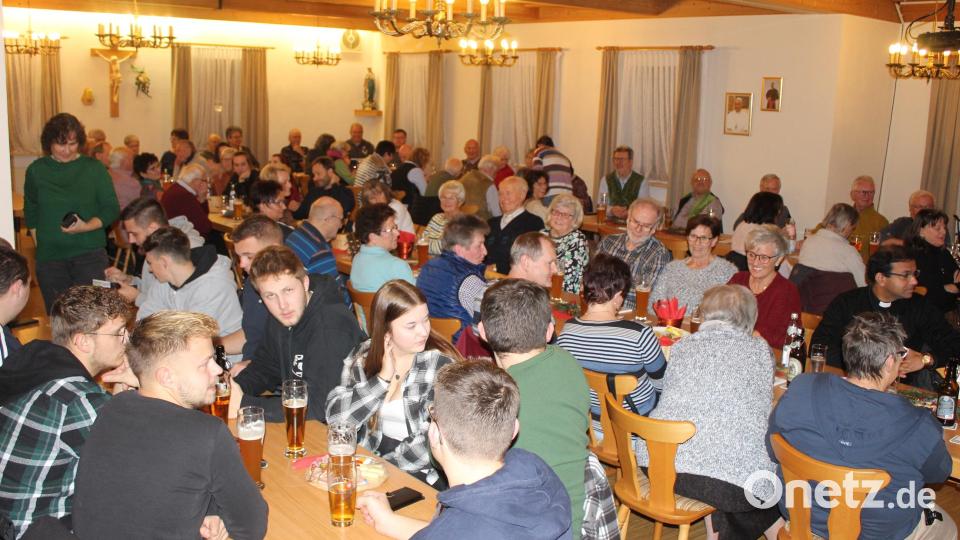Voll besetzt war der Saal im Pfarrgemeindehaus beim Musizieren. Bild: soj