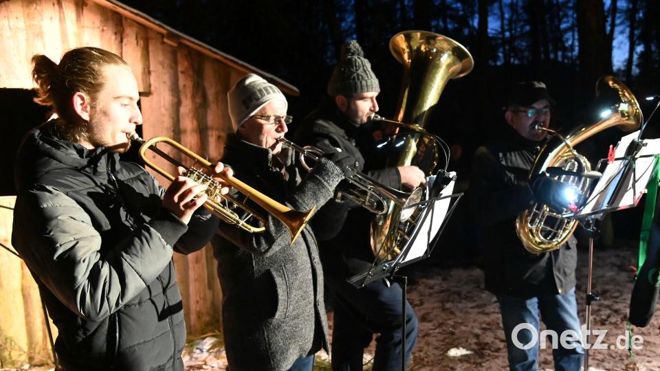 Das Bläserensemble Engelhard aus Grafenwöhr trat bei der Waldweihnacht auf. Bild: gf