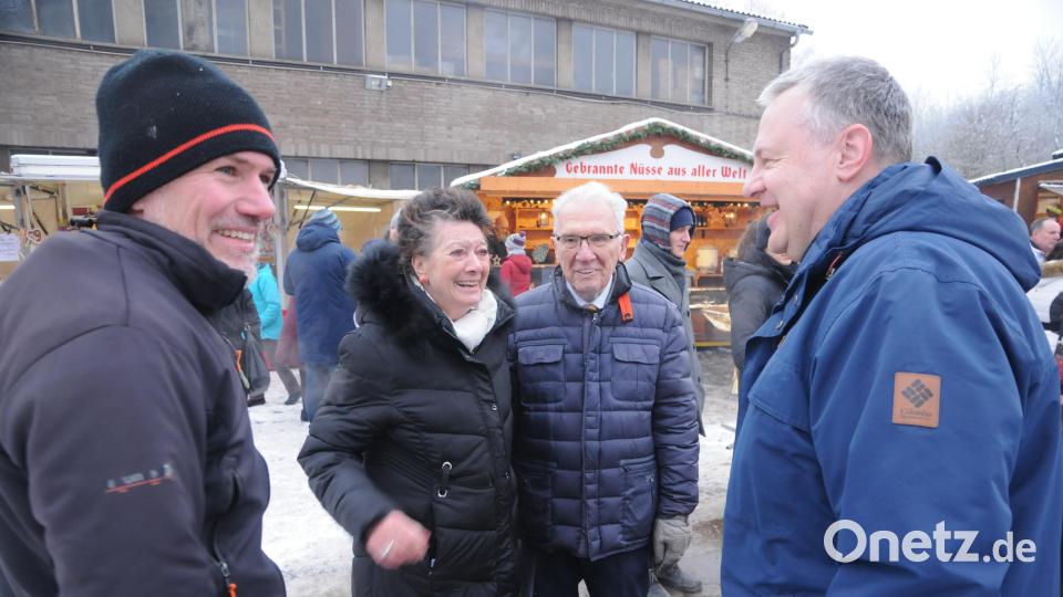 Freude über einen gelungenen Markt herrscht bei (von links) Veranstalter Bernhard Dobler, Evelyne und Max Aicher sowie Landrat Richard Reisinger. Bild: ige
