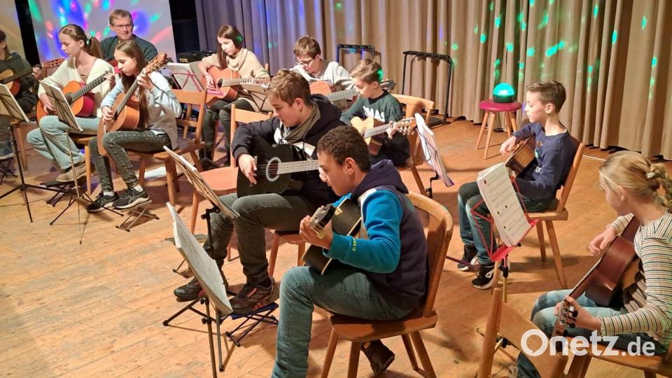 Das Weihnachtskonzert der Musikschülern im Jugendheim Grafenwöhr kommt gut an. Bild: myd