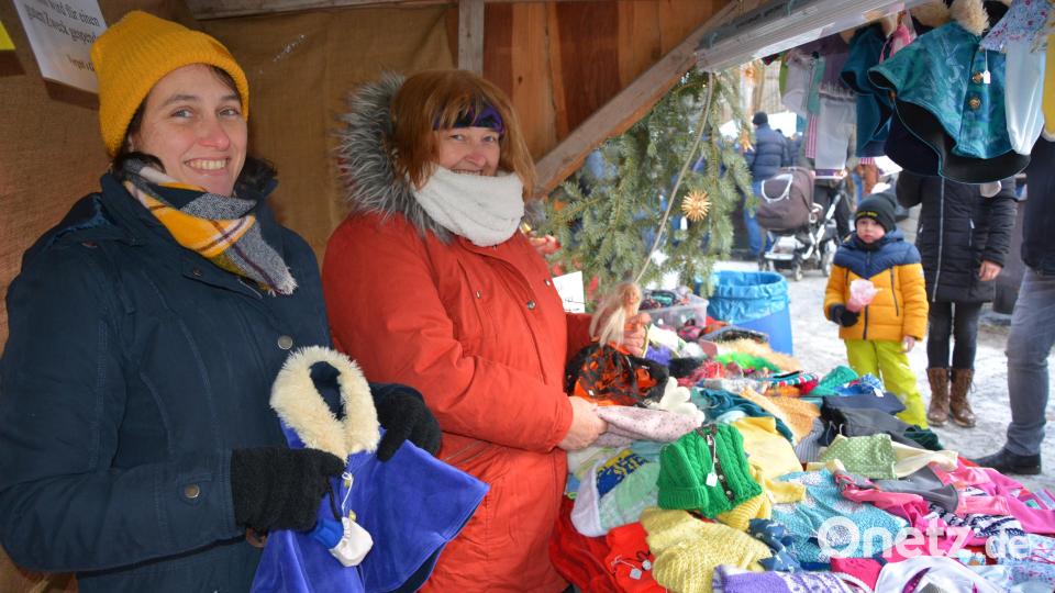 Das Landvolk Wernersreuth verkaufte Selbstgestricktes. Bild: jr