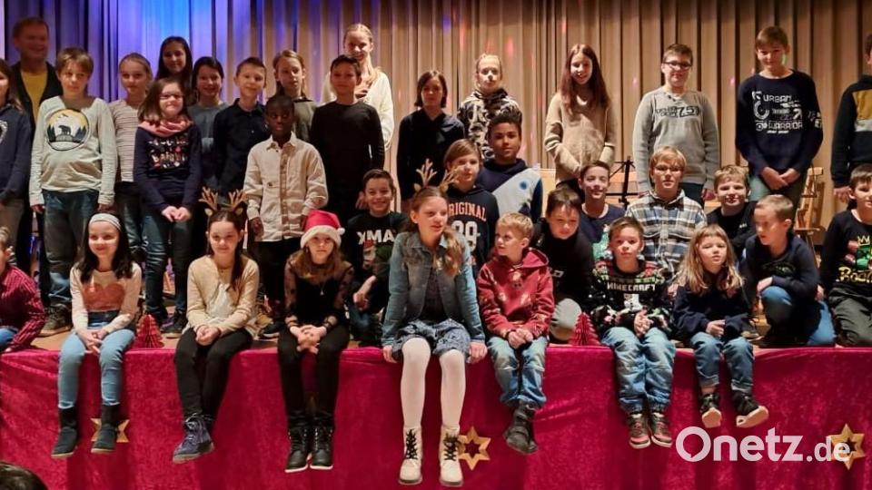 Das Weihnachtskonzert der Musikschülern im Jugendheim Grafenwöhr kommt gut an. Bild: myd