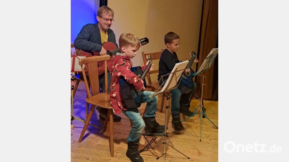 Das Weihnachtskonzert der Musikschülern im Jugendheim Grafenwöhr kommt gut an. Bild: myd