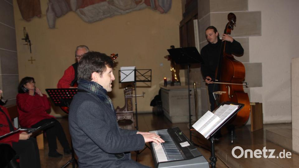 Die Liebe und Leidenschaft des Kirchenmusikers von Hl. Dreifaltigkeit, Christian Farnbauer, für Chorarbeit prägte das große Adventskonzert der Pfarrei. Bild: ads