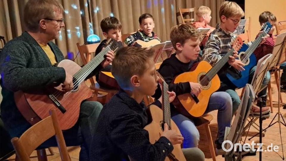 Das Weihnachtskonzert der Musikschülern im Jugendheim Grafenwöhr kommt gut an. Bild: myd