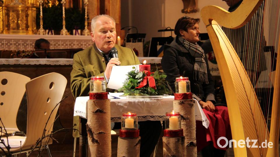 Organisator Bertram Erhardt fungierte auch als ausdrucksstarker Sprecher mit heiteren und besinnlichen Texten. Bild: prh