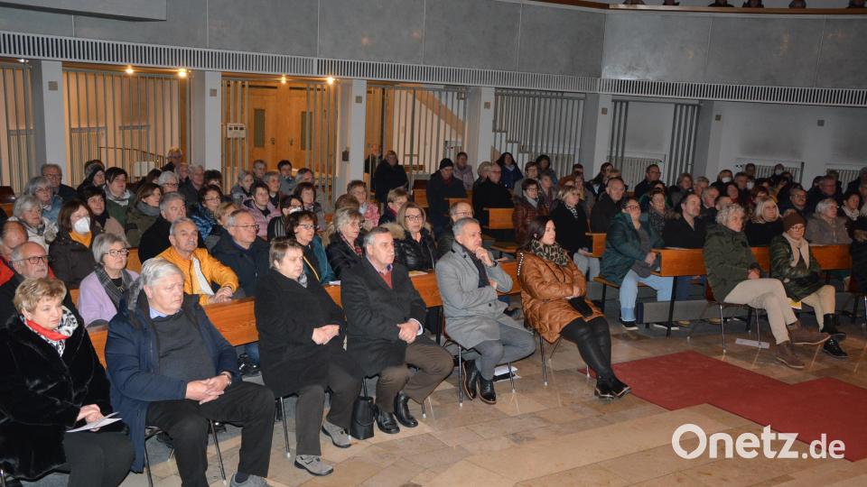Fast 250 Besucher waren am Sonntagnachmittag in die Fockenfelder Hauskapelle gekommen. Bild: jr