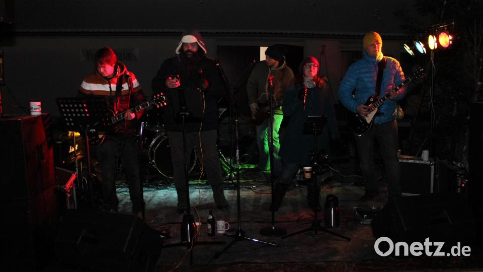 Dorfweihnacht Utzenhofen - Band Bösl bei der Dorfweihnacht Utzenhofen. Bild: aun