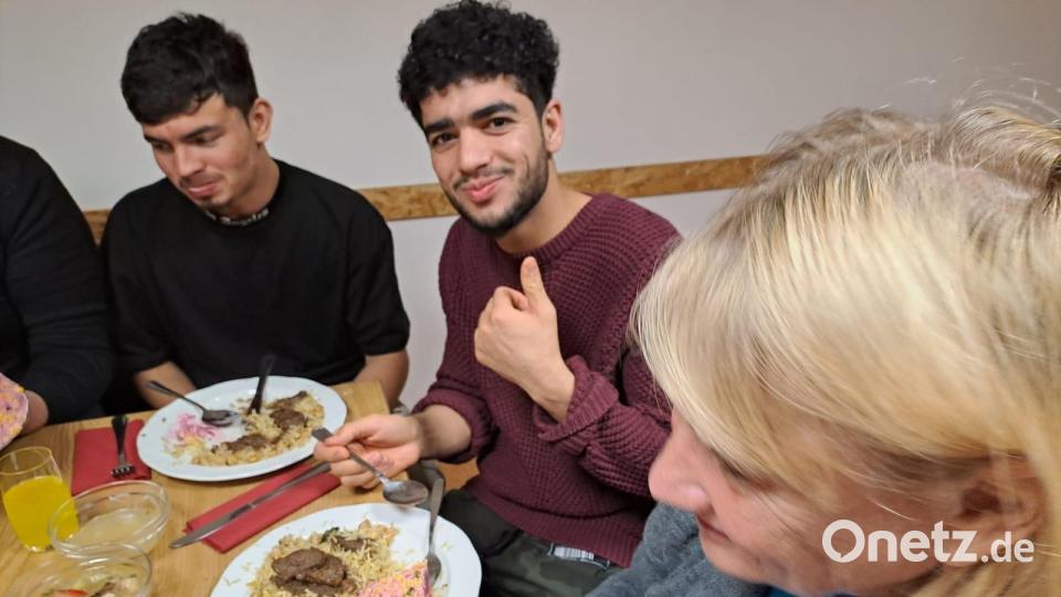 Gemeinsames Kochen von Menschen unterschiedlichster Nationen, wie es beim Kochtreff der Malteser vorbildlich praktiziert wird, fördert das interkulturelle Zusammenleben auf einmalige Weise, weil sich Menschen auf Augenhöhe begegnen, betonen die Verantwortlichen. Bild: Karin Borst